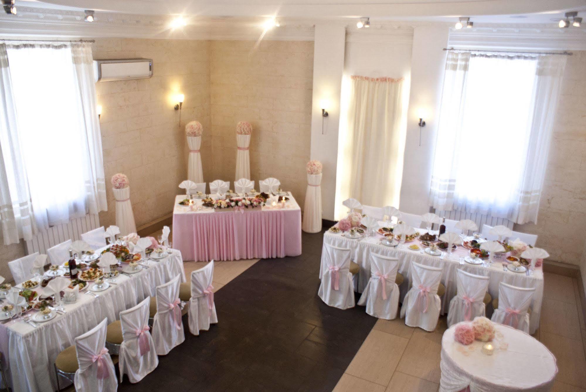 U Fontana Hotel Μινσκ Εξωτερικό φωτογραφία