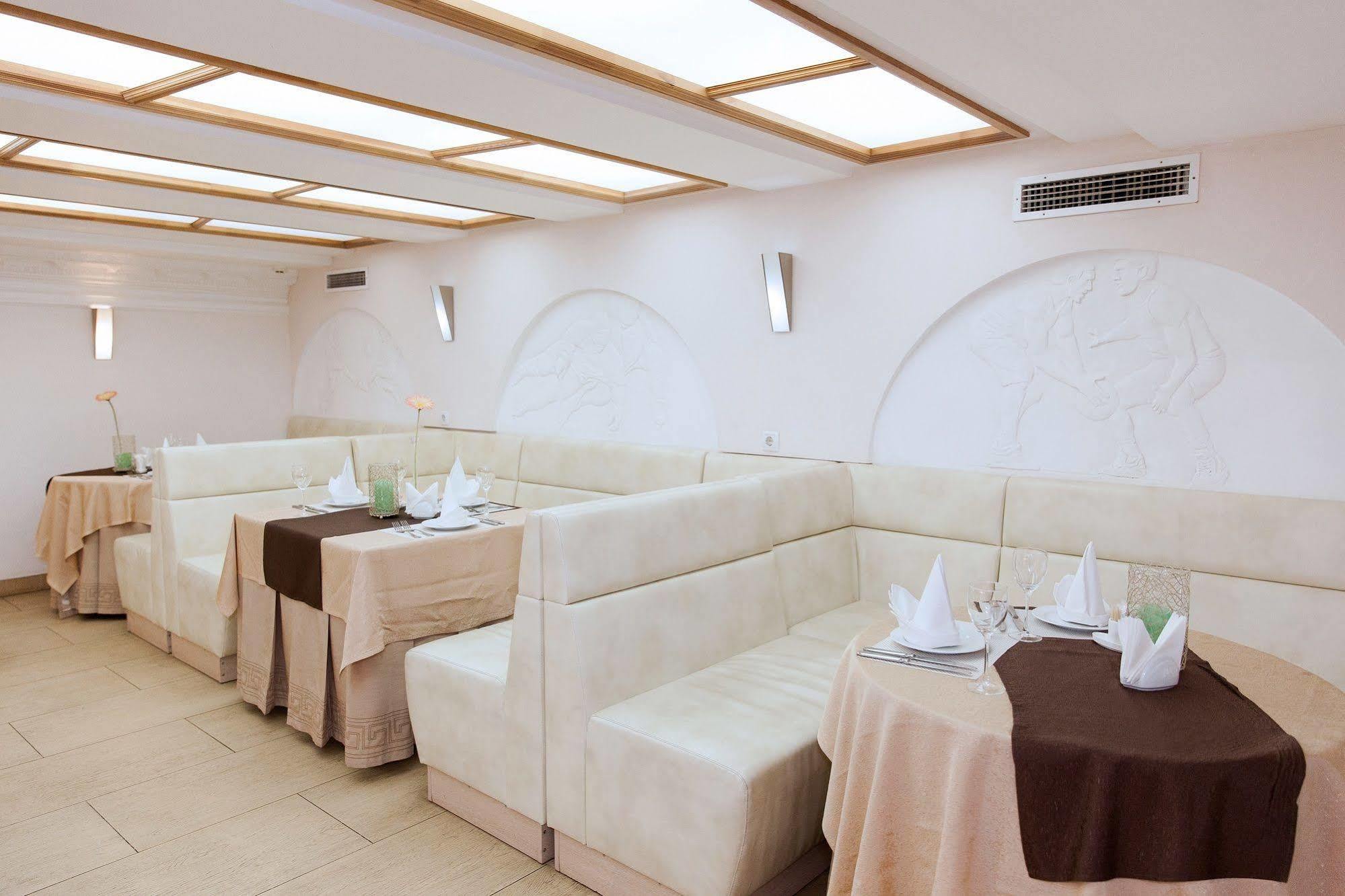 U Fontana Hotel Μινσκ Εξωτερικό φωτογραφία