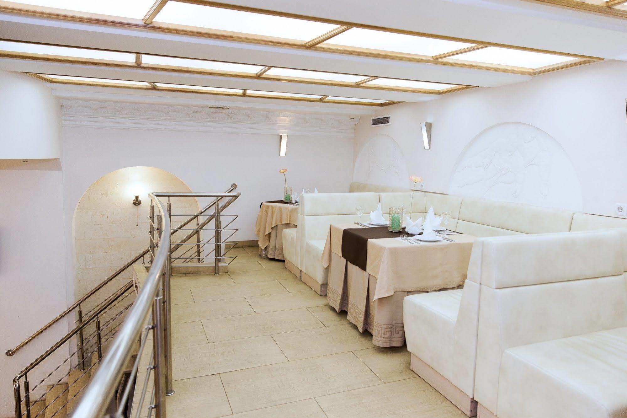 U Fontana Hotel Μινσκ Εξωτερικό φωτογραφία